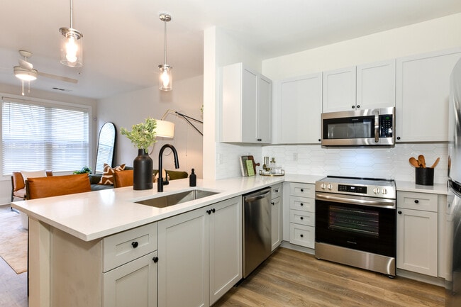 Web BBP_5777 - Avana on Main