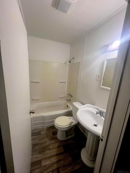 Photo - 3522 Whitney Ave