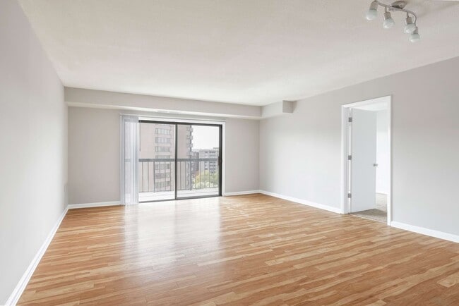 Photo - Cortland on South Eads