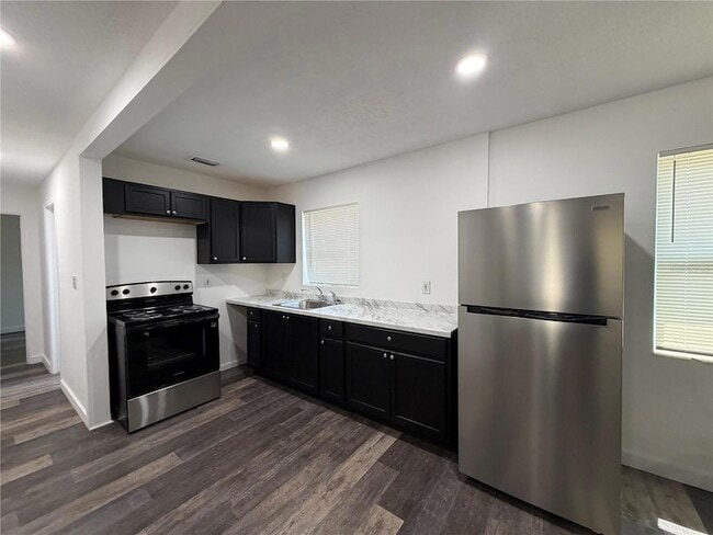 Photo - 783 Eldridge St