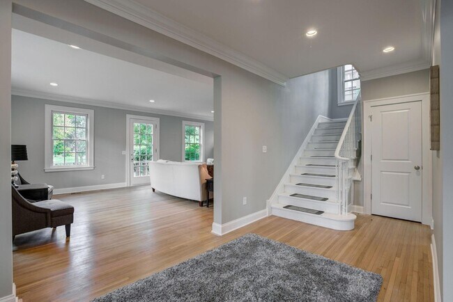 Photo - 2056 Summit Ave