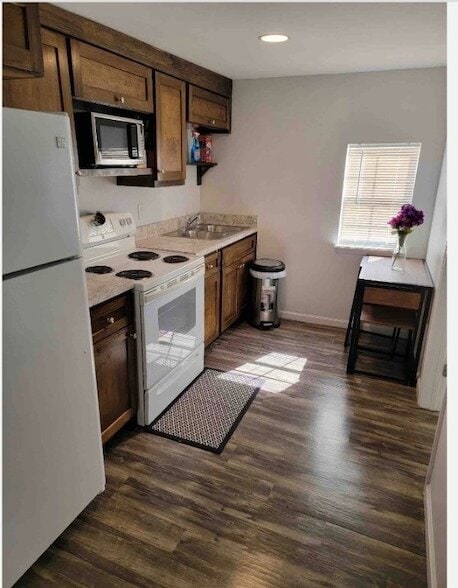 Building Photo - 8041 Howard Dr Unit 2