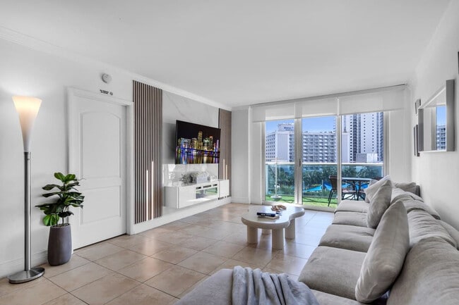 Building Photo - 19370 Collins Ave Unit ID1372352P