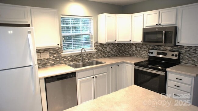 Photo - 10930 Kinston Ridge Pl