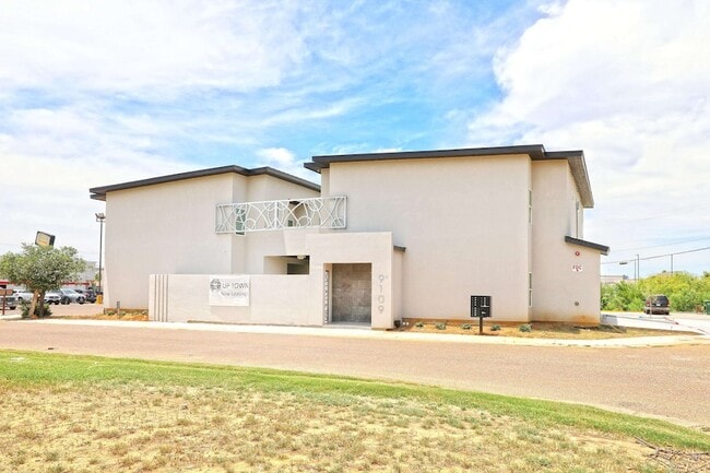 Building Photo - 9109 McPherson Rd Unit 5