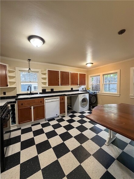 Photo - 104 Boles St