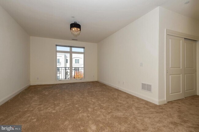 Photo - 2 N Commerce Square Unit 302
