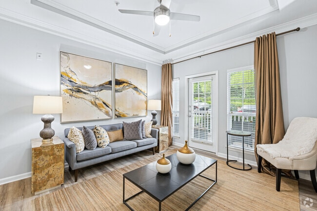 Interior Photo - Oaks at Sugarloaf