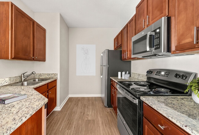 C208660_The_Parke_at_Oakley_1B1B_824_KITCHEN_01_03 - The Parke at Oakley