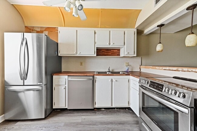 Photo - 4080 Tivoli Ct Unit 202