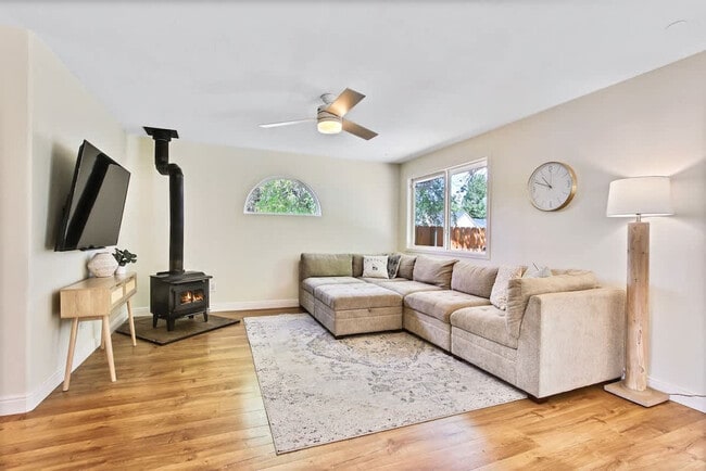 Building Photo - 2910 E Dagger Falls Dr Unit ID1250657P