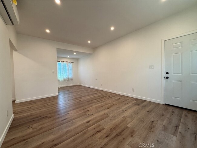 Photo - 455 W Cowles St