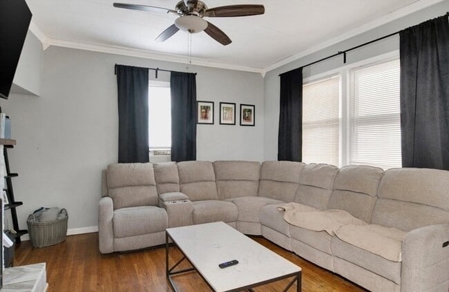 Building Photo - 33-35-35 Hitchcock St Unit 2