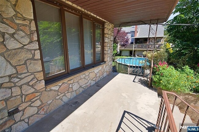 Photo - 233 8th St
