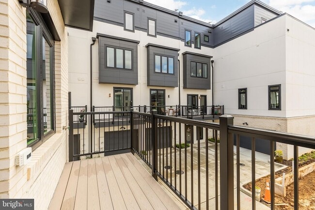 Photo - 39 Lower Service Ct NW