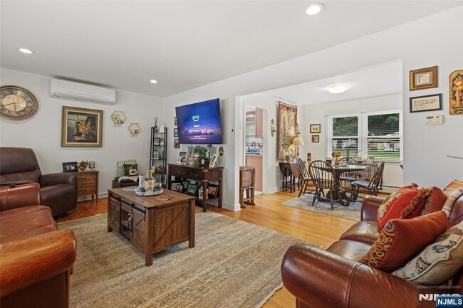 Photo - 326 Ramapo Valley Rd