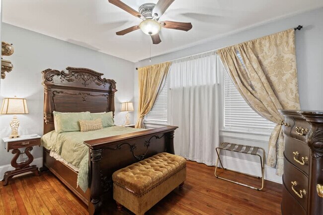 Photo - 2737 College St Unit SI ID1578485P