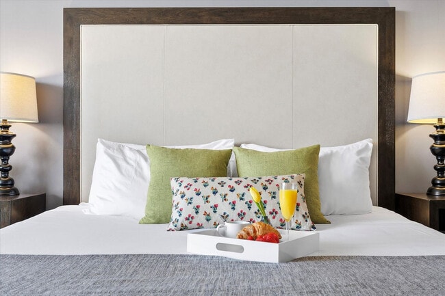 Building Photo - 2889 McFarlane Rd Unit ID1240700P