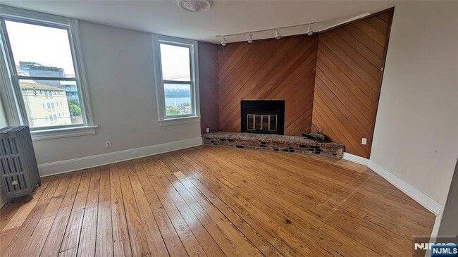 Photo - 154 Undercliff Ave Unit 6