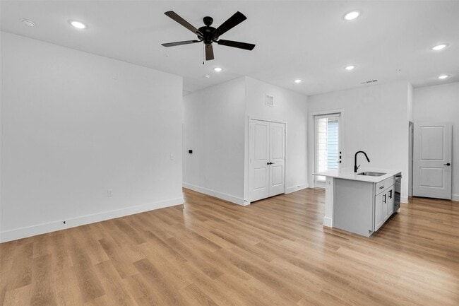 Photo - 1884 Bernard St