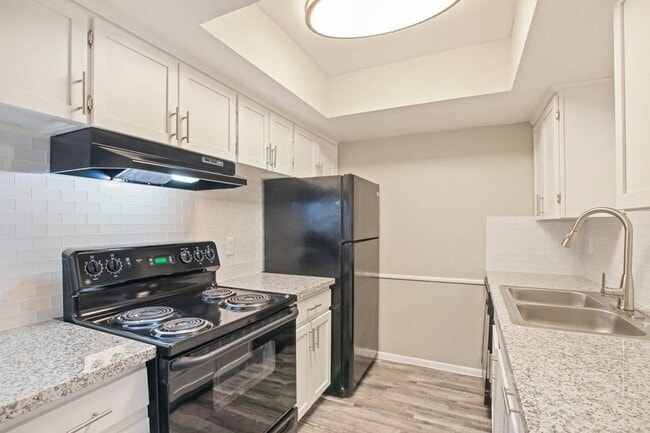 Building Photo - 1212 Hampshire Ln Unit 204-1