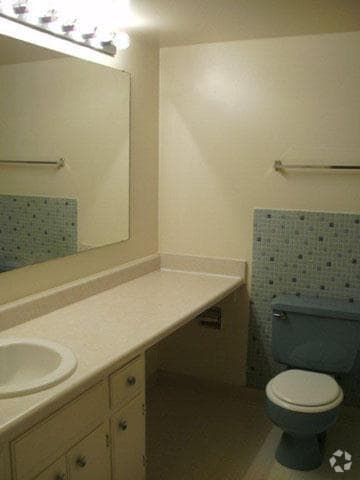 Bathroom - Yorktown Colony Apartments
