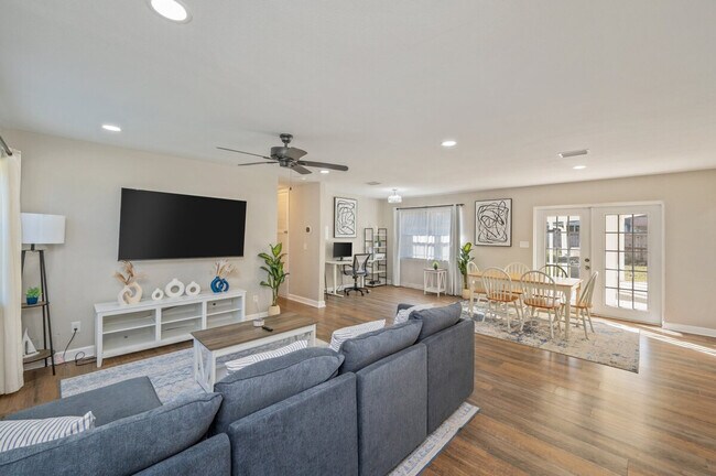 Photo - 130 N Lorraine Dr Unit ID1244296P