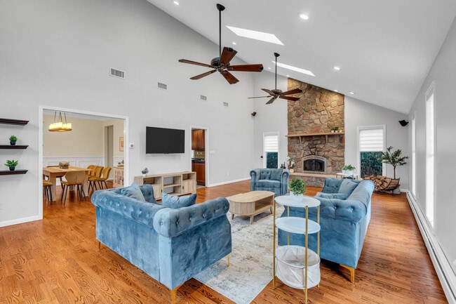 Photo - 6 Buchanan Ln Unit ID1328124P