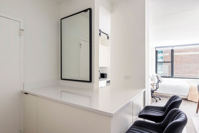 Photo - 21 E Chestnut St Unit FL23-ID1391