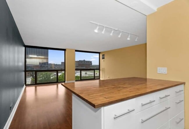 Photo - 4343 N Clarendon Ave Unit 613