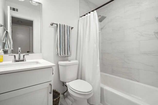 Photo - 710 W 34th St Unit SI ID1385486P