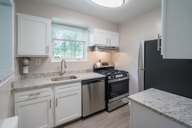 Building Photo - Braddock Lee