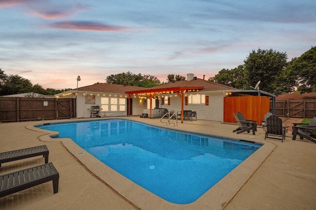 Photo - 1012 Cloverdale Ln Unit ID1024494P