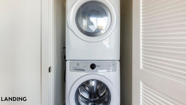 Photo - 1007 S Mint St Unit 810