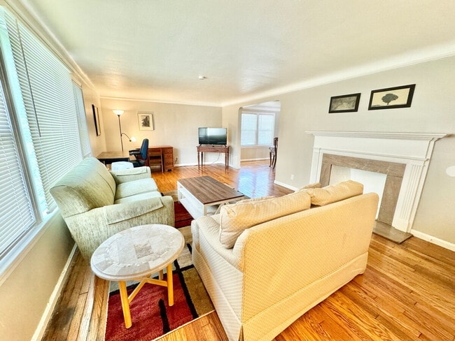 Building Photo - 3698 Washington Blvd Unit ID1057674P