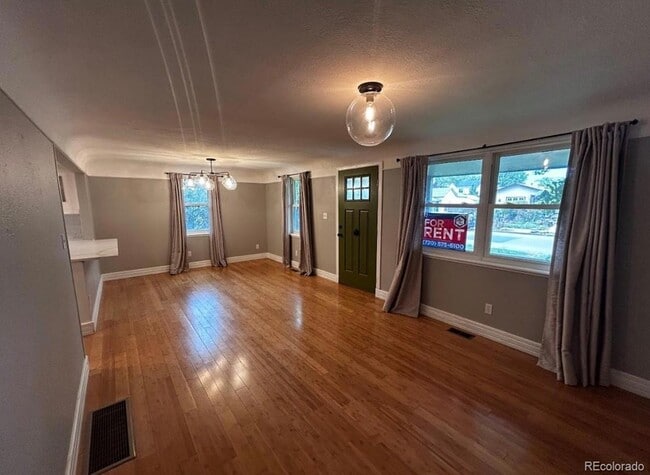 Photo - 2820 S Acoma St