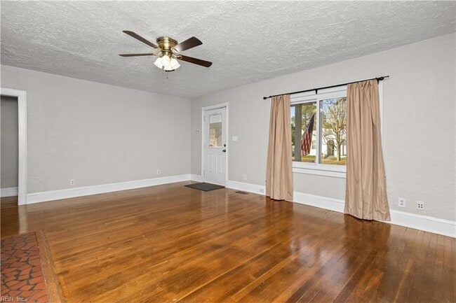 Photo - 3537 Buckingham St