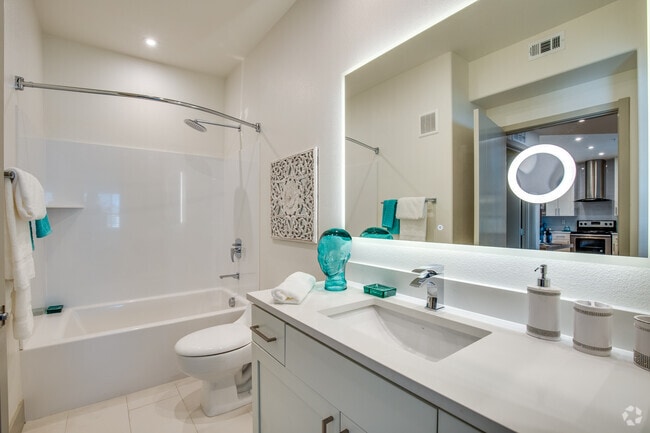 1 BR, 1 BA (B) - 898 SF - Sur702