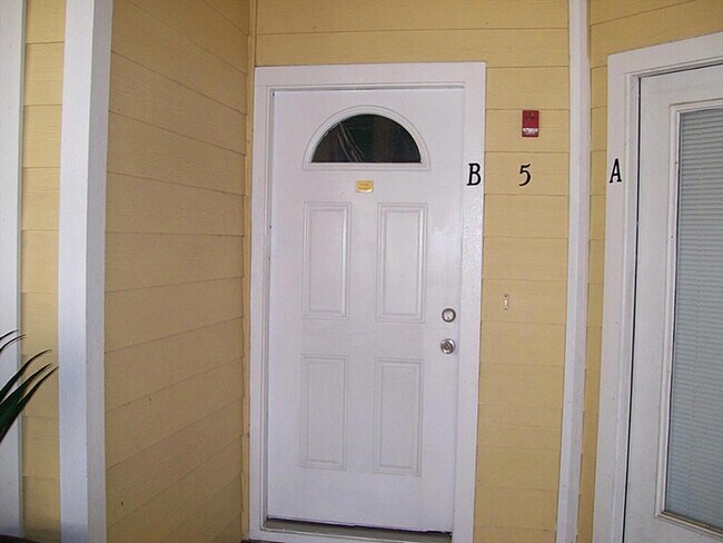 Photo - 811 Bradford Ave Unit 5