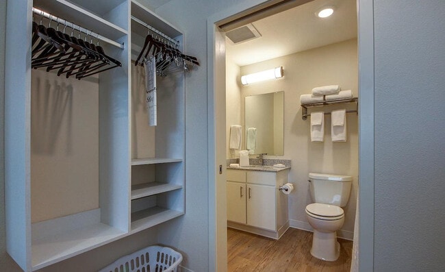 Photo - 2210 N Glenville Dr Unit SI ID1039335P