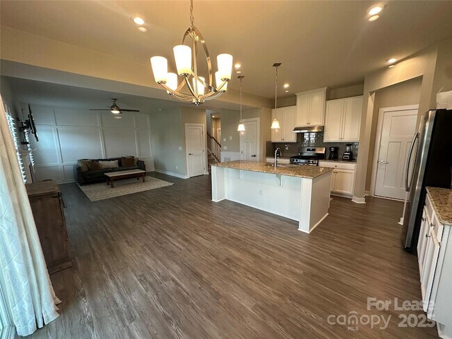 Photo - 1539 Spruce Ln