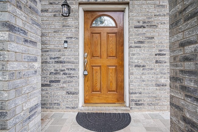 Photo - 5914 Clerkenwell Dr