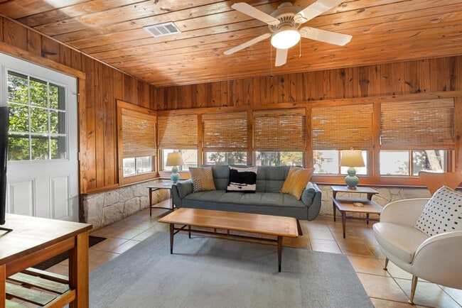 Photo - 202 Woodcreek Dr Unit ID1254585P