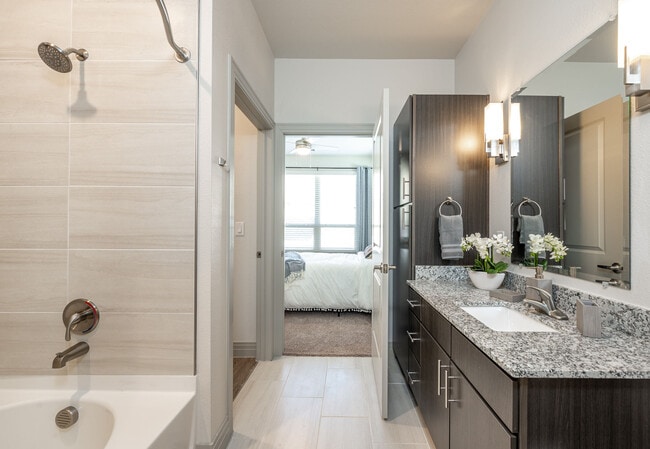 Photo - Olympus Hudson Oaks