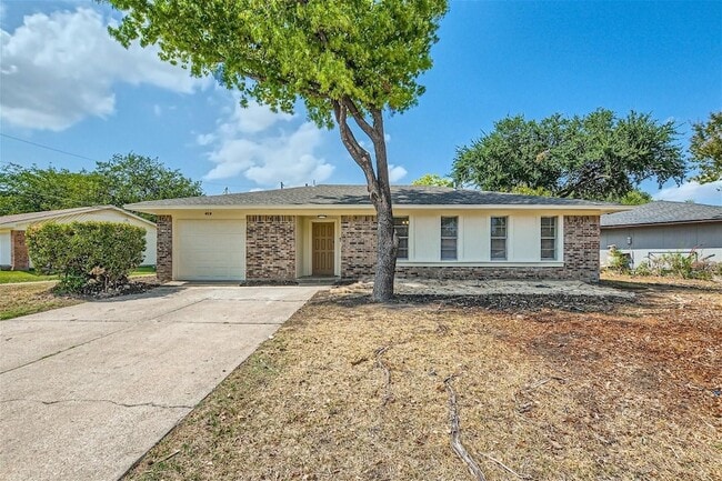 Building Photo - 413 Lindo Dr