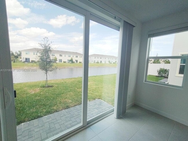 Photo - 535 Rivergrass St