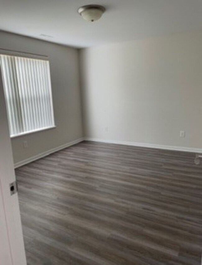 Photo - Embassy Place Apartments