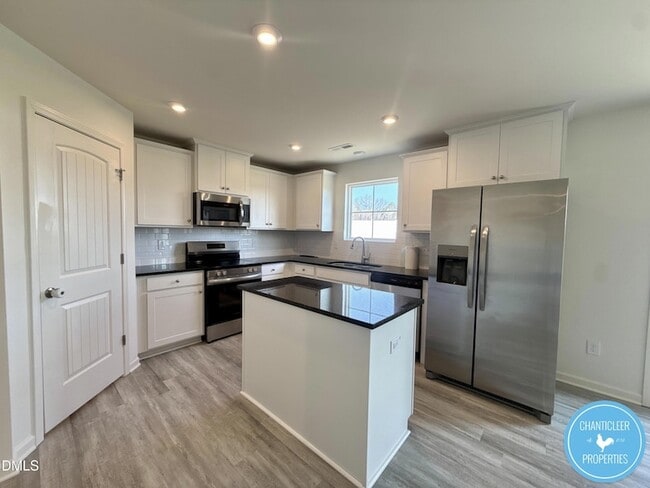 Photo - 49 Suhani Ln