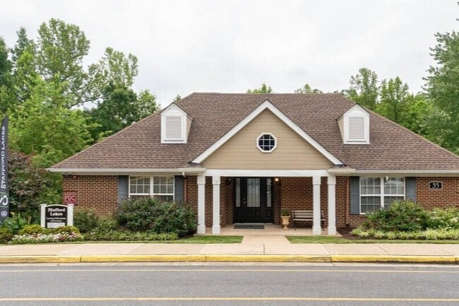 Building Photo - Stafford Lakes