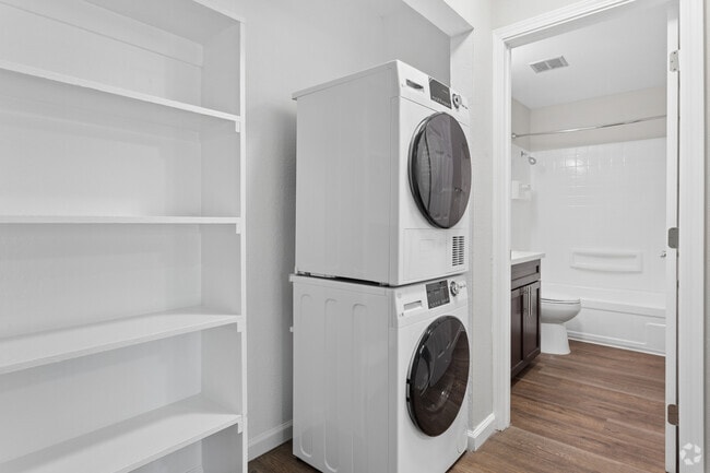 1BR, 1BA - 683SF - Laundry - Creekside Apartments